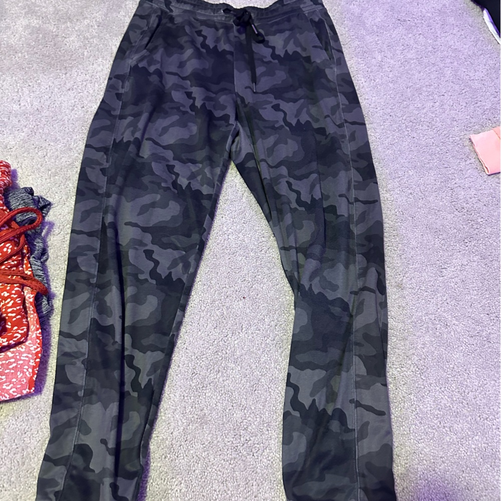 American eagle camo joggers